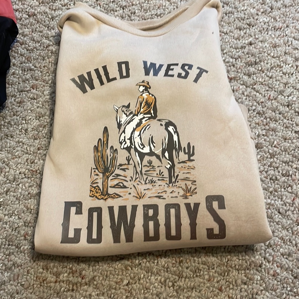 Tan sweatshirt size M
